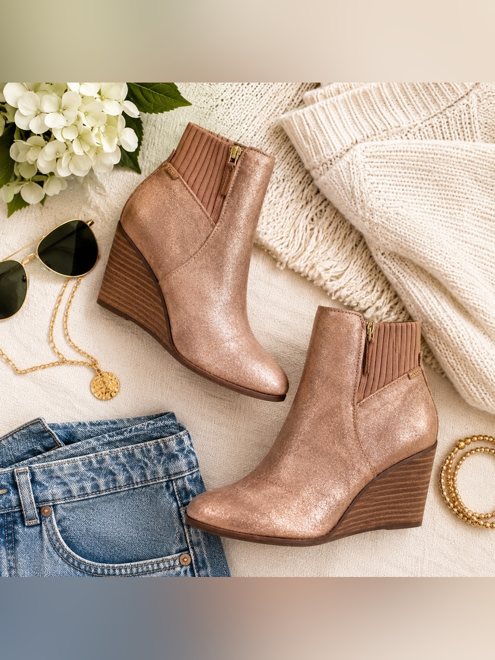 TOMS Rose Gold Shimmer Wedge Ankle Booties Women’s 7.5 Suede Zip Chelsea